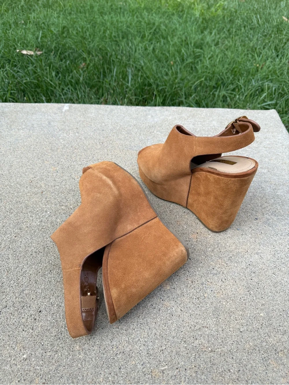 BCBGeneration Fader Tan Suede Peep Toe Platform Slingback Wedge Sandals Size 6M